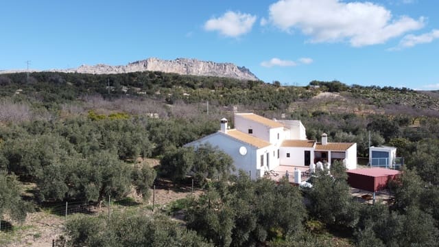 Casa de 3 habitaciones en Villanueva de la Concepcion en venta con garaje - 275.000 € (Ref: 9988492)