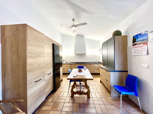 3 soverom Finca/Herregård til salgs i Huelva by med svømmebasseng garasje - € 375 000 (Ref: 9988496)