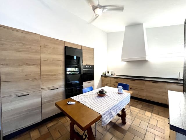 3 soverom Finca/Herregård til salgs i Huelva by med svømmebasseng garasje - € 375 000 (Ref: 9988496)