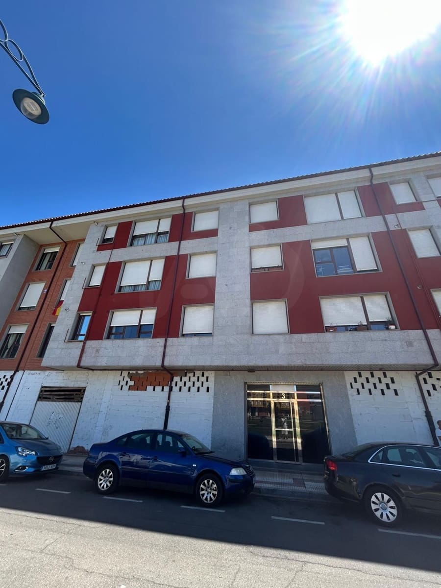 1 soverom Leilighet til salgs i Leon by med garasje - € 109 000 (Ref: 9988497)