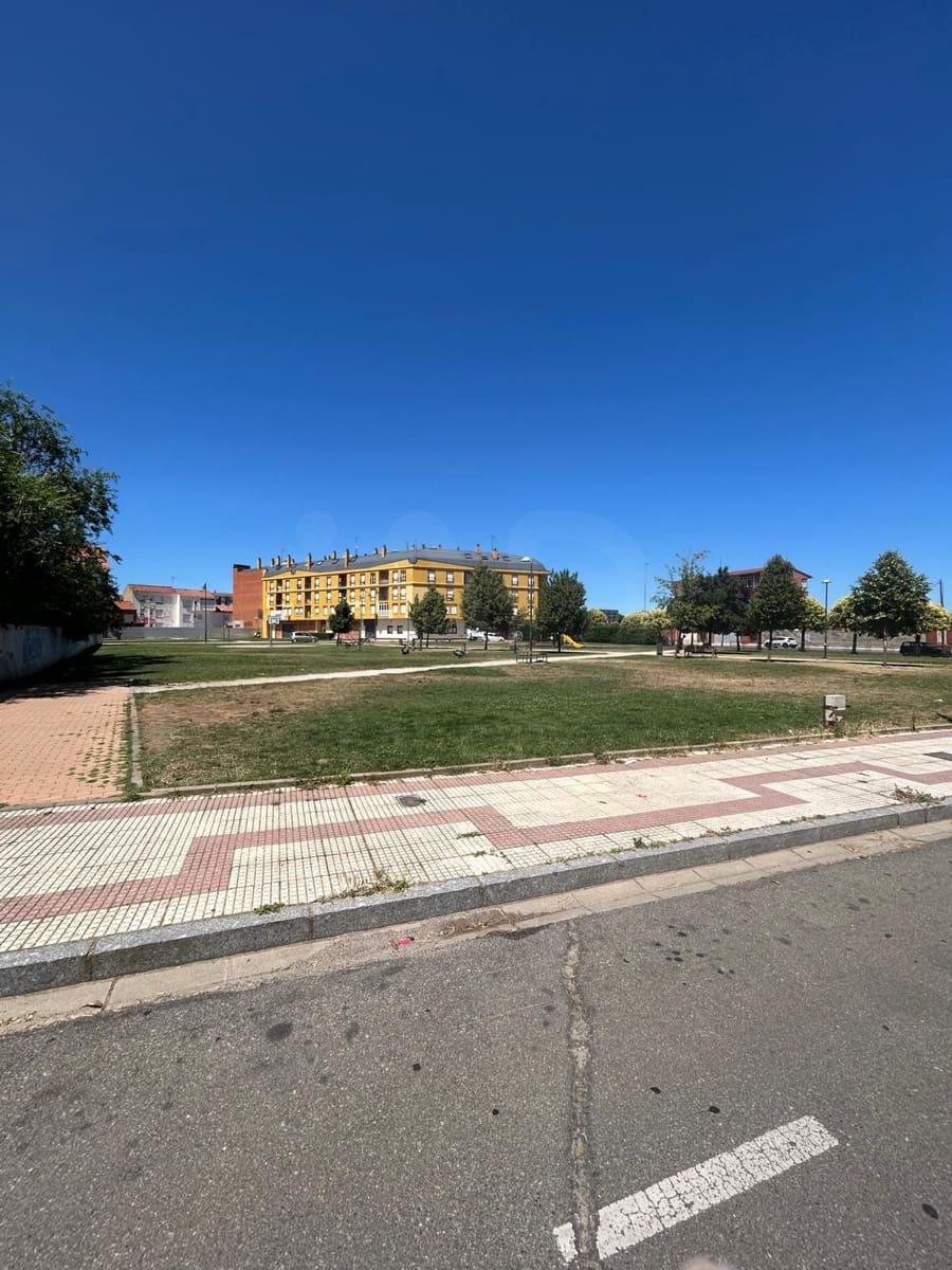 1 soverom Leilighet til salgs i Leon by med garasje - € 109 000 (Ref: 9988497)