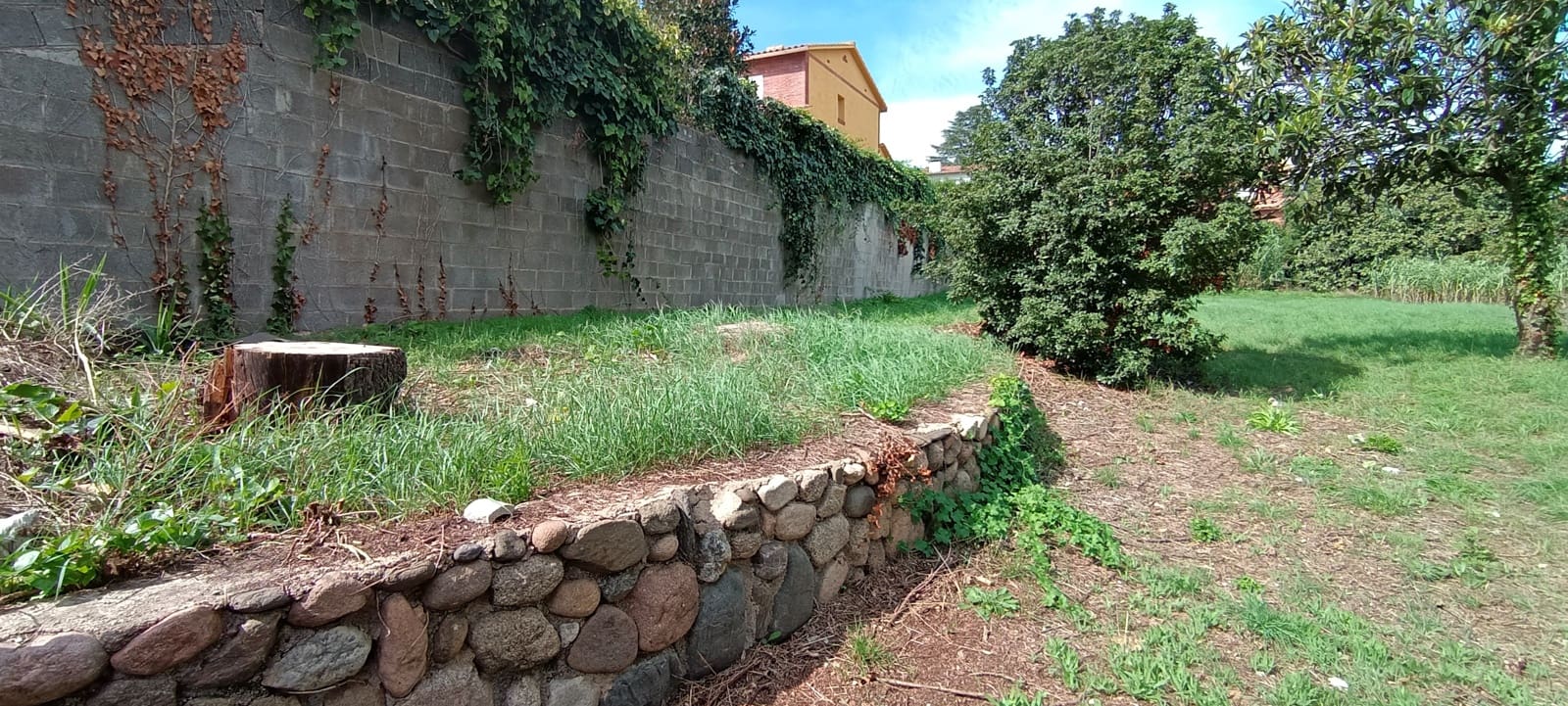 Building Plot for sale in Barcelona city - € 179,000 (Ref: 9988498)