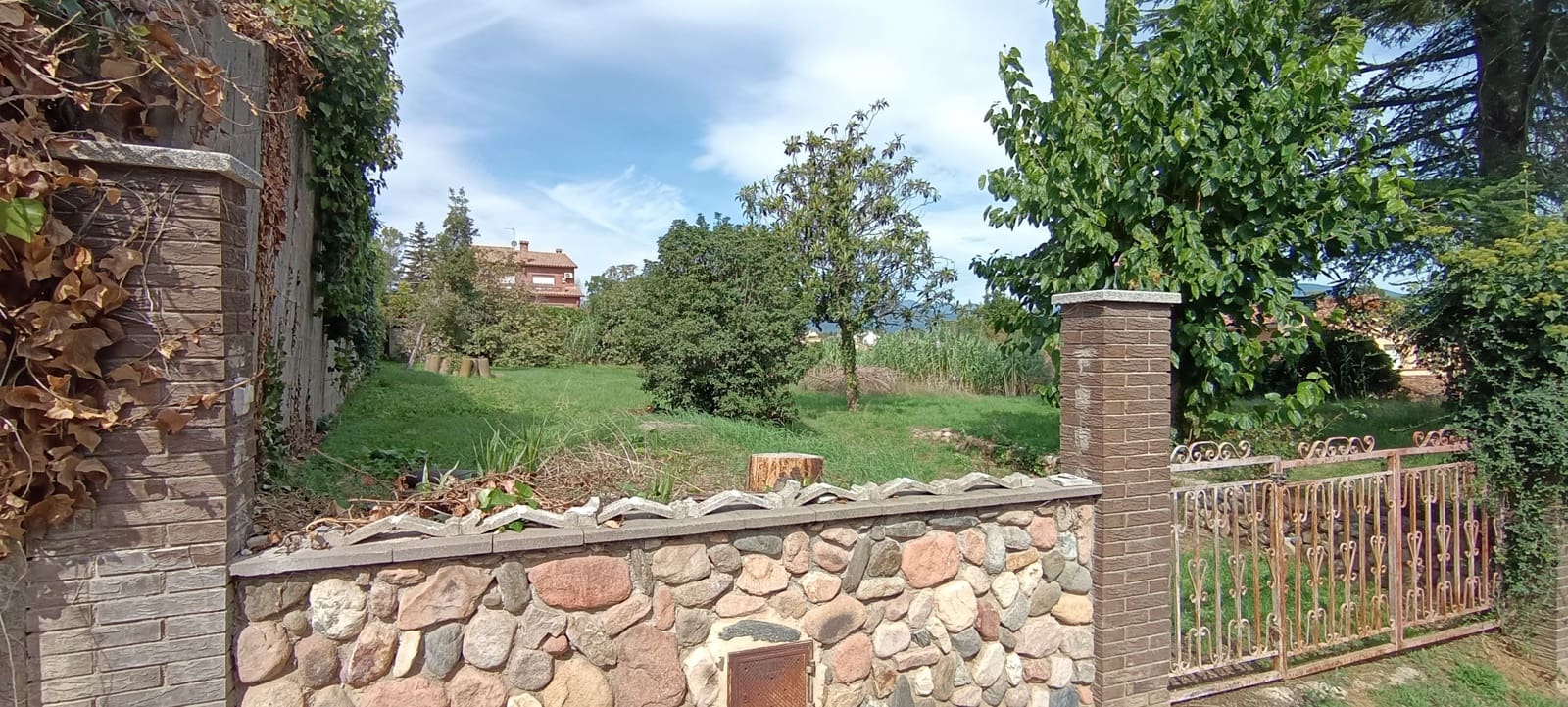 Building Plot for sale in Barcelona city - € 179,000 (Ref: 9988498)
