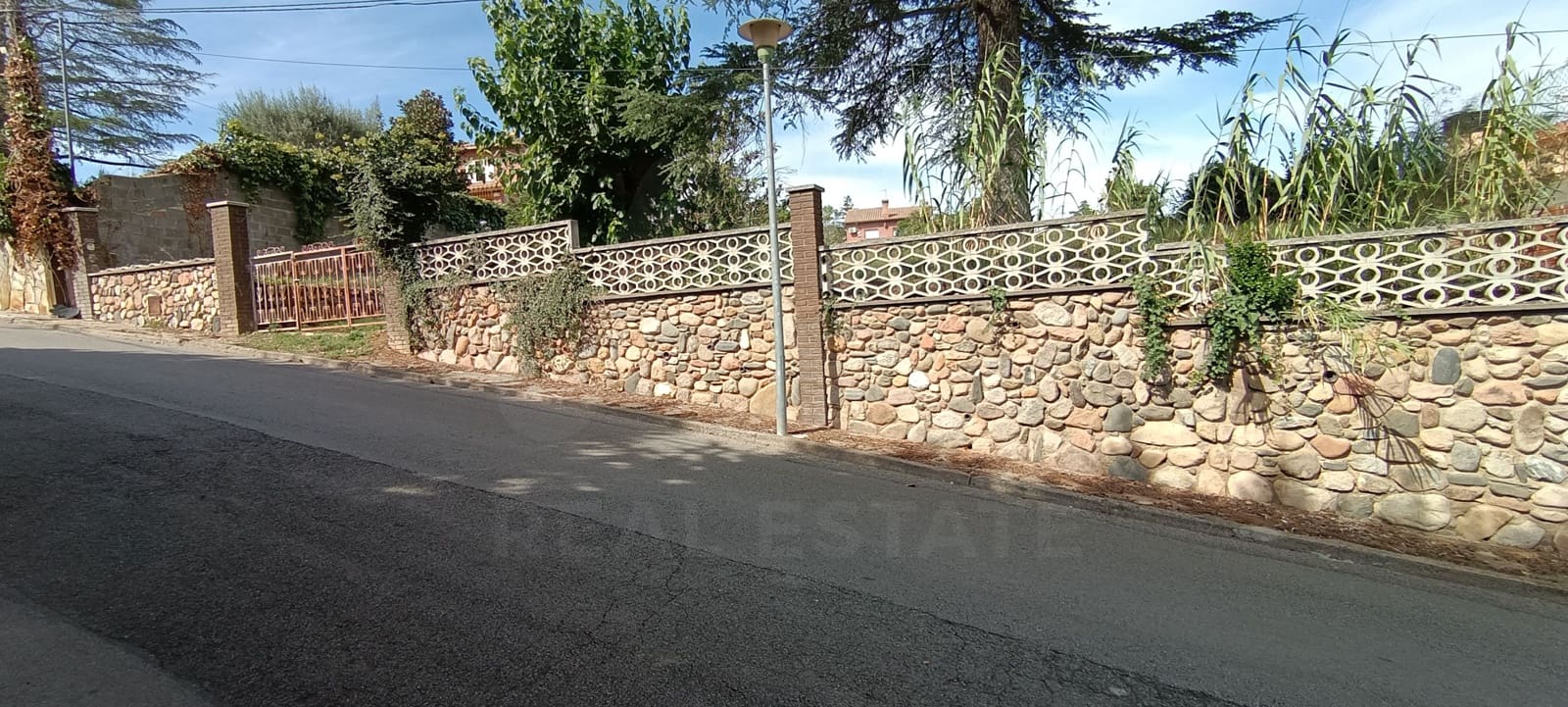 Building Plot for sale in Barcelona city - € 179,000 (Ref: 9988498)