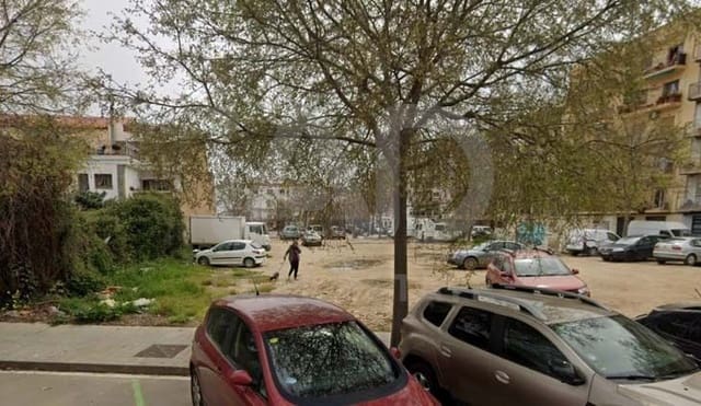 Byggetomt til salgs i Barcelona by - € 139 000 (Ref: 9988499)