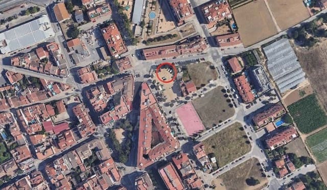 Byggetomt til salgs i Barcelona by - € 139 000 (Ref: 9988499)
