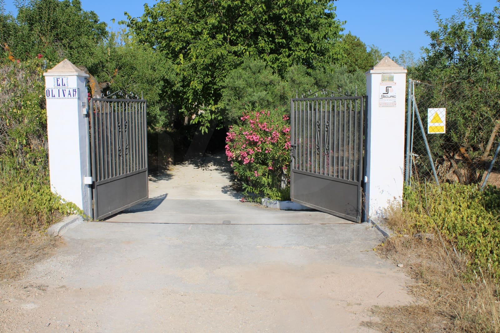 4 bedroom Finca/Country House for sale in Alicante / Alacant city with garage - € 450,000 (Ref: 9988501)