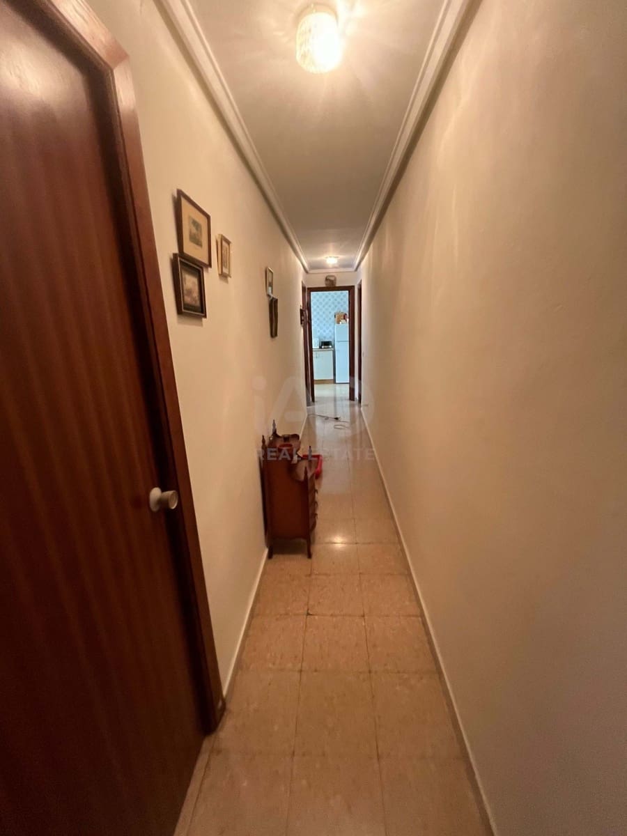 2 slaapkamer Appartement te koop in Salamanca stad met garage - € 35.000 (Ref: 9988502)