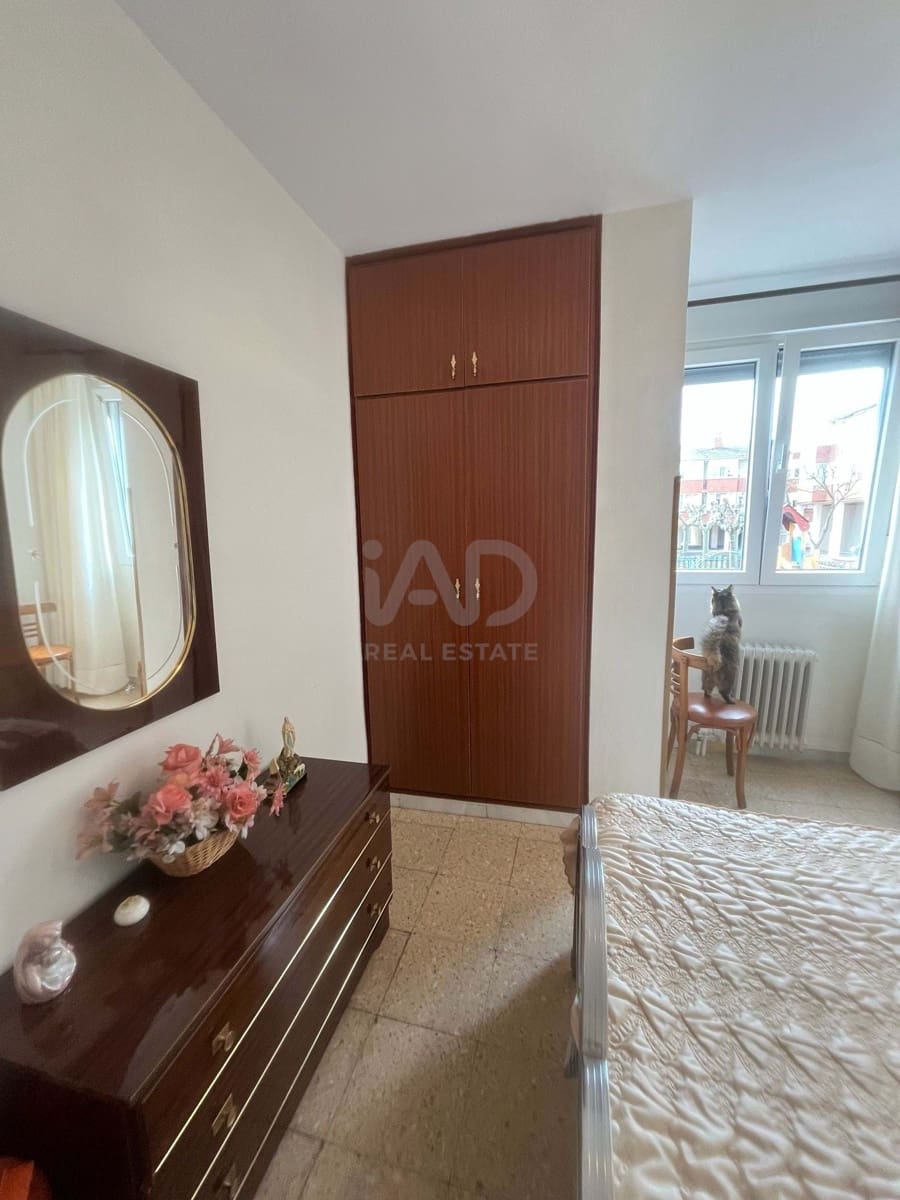 2 slaapkamer Appartement te koop in Salamanca stad met garage - € 35.000 (Ref: 9988502)