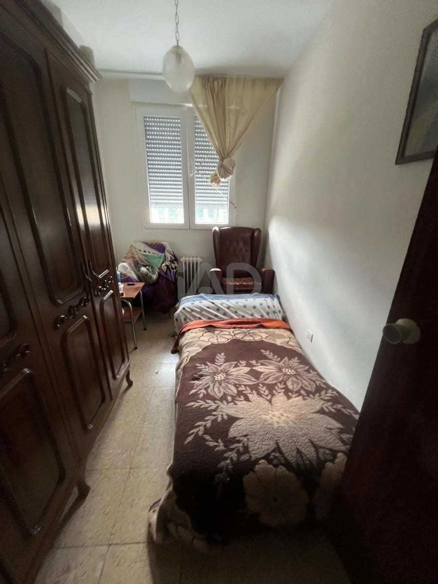 2 slaapkamer Appartement te koop in Salamanca stad met garage - € 35.000 (Ref: 9988502)