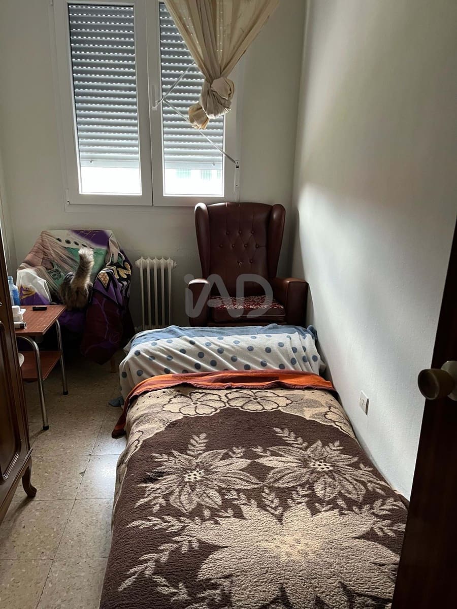 2 slaapkamer Appartement te koop in Salamanca stad met garage - € 35.000 (Ref: 9988502)