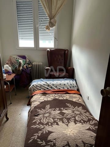 2 slaapkamer Appartement te koop in Salamanca stad met garage - € 35.000 (Ref: 9988502)