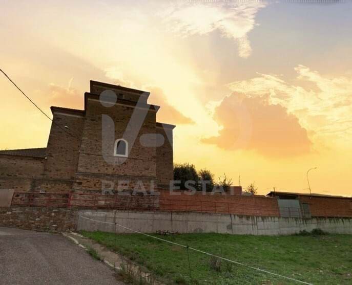 4 sypialnia Willa na sprzedaż w Miasto Leon z garażem - 132 900 € (Ref: 9988513)