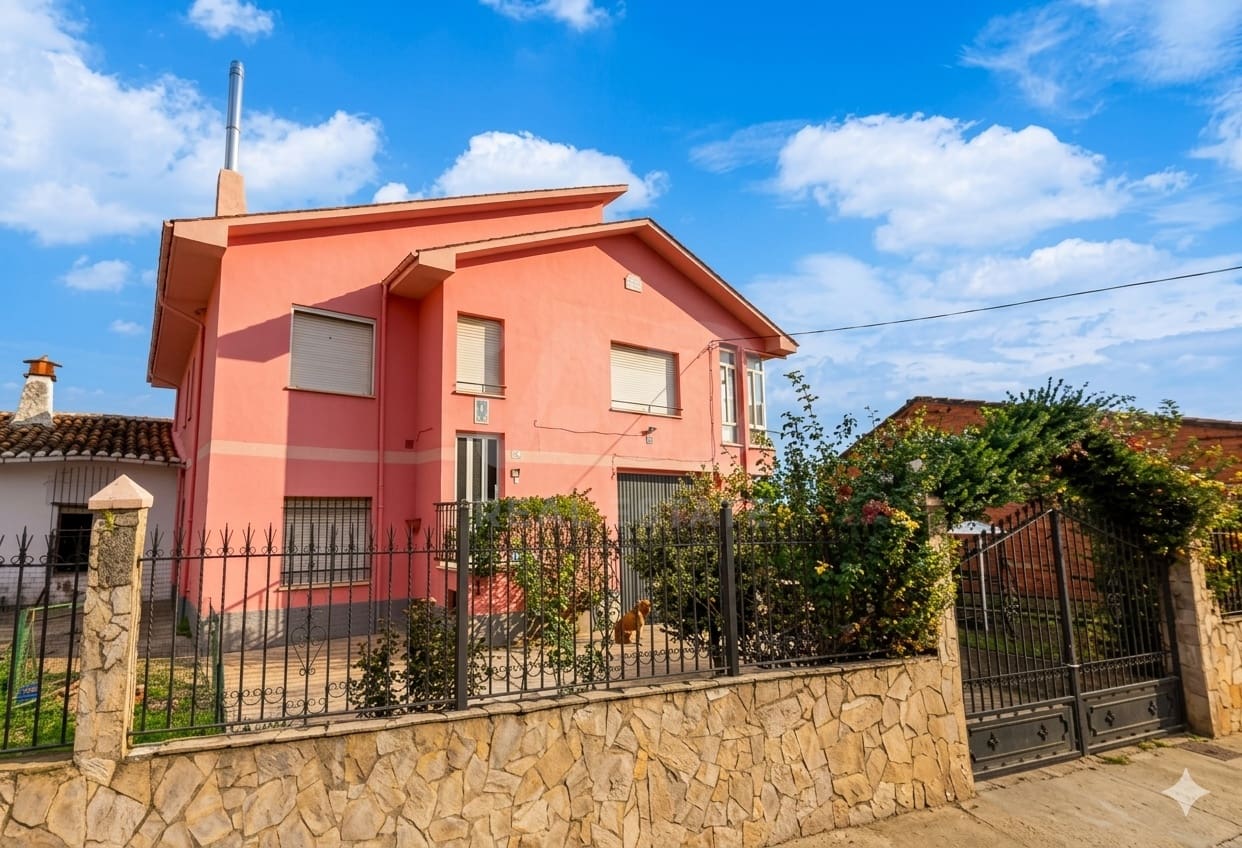 4 sypialnia Willa na sprzedaż w Miasto Leon z garażem - 132 900 € (Ref: 9988513)