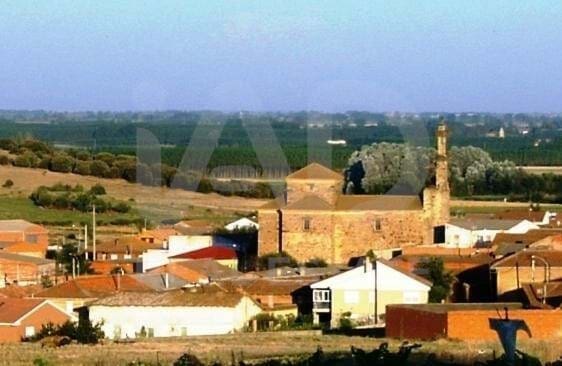 4 sypialnia Willa na sprzedaż w Miasto Leon z garażem - 132 900 € (Ref: 9988513)