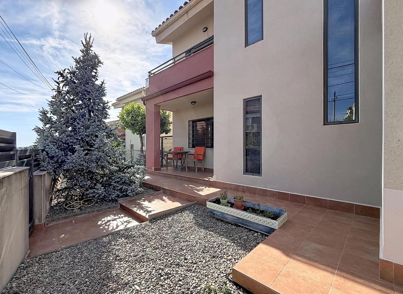 4 bedroom Townhouse for sale in Tarragona city with garage - € 435,000 (Ref: 9988529)