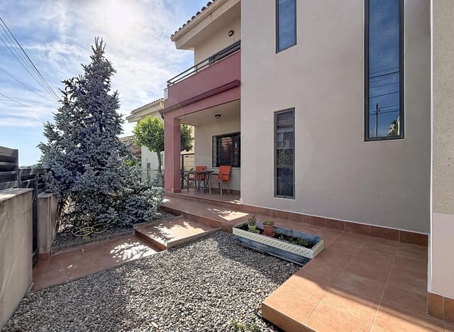 4 soverom Hus til salgs i Tarragona by med garasje - € 435 000 (Ref: 9988529)