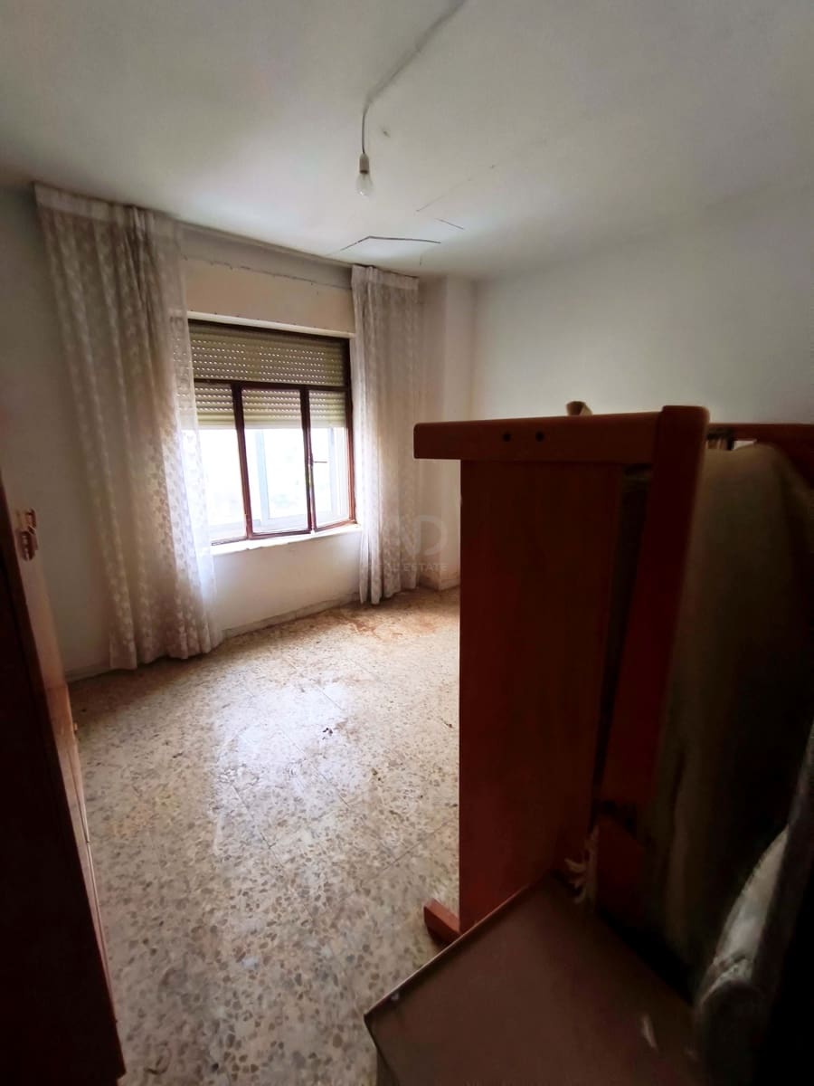 Kommersiell til salgs i Leon by - € 150 000 (Ref: 9988532)