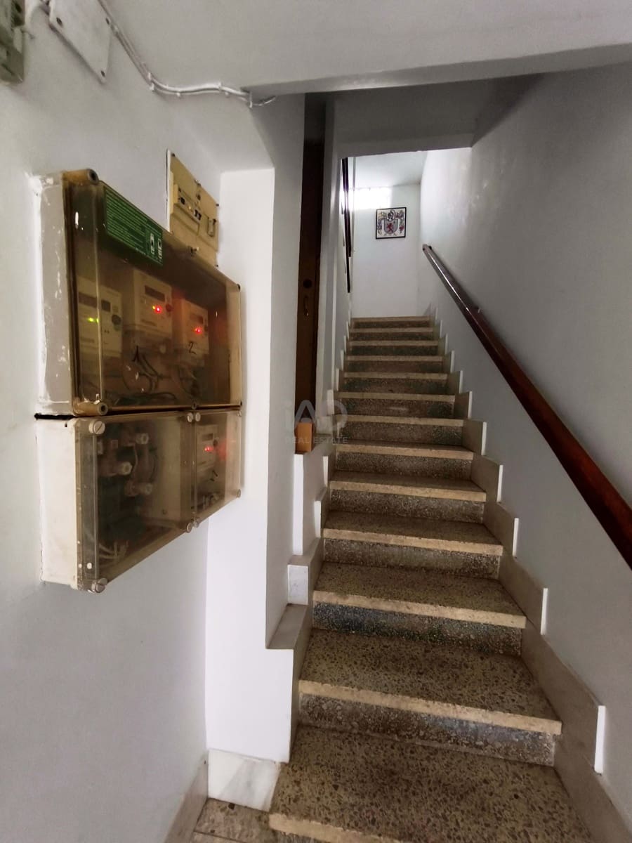 Kommersiell til salgs i Leon by - € 150 000 (Ref: 9988532)