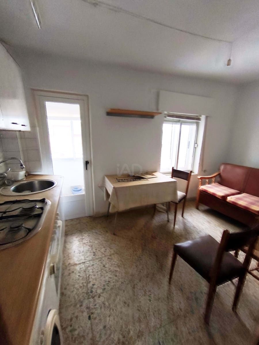 Kommersiell til salgs i Leon by - € 150 000 (Ref: 9988532)