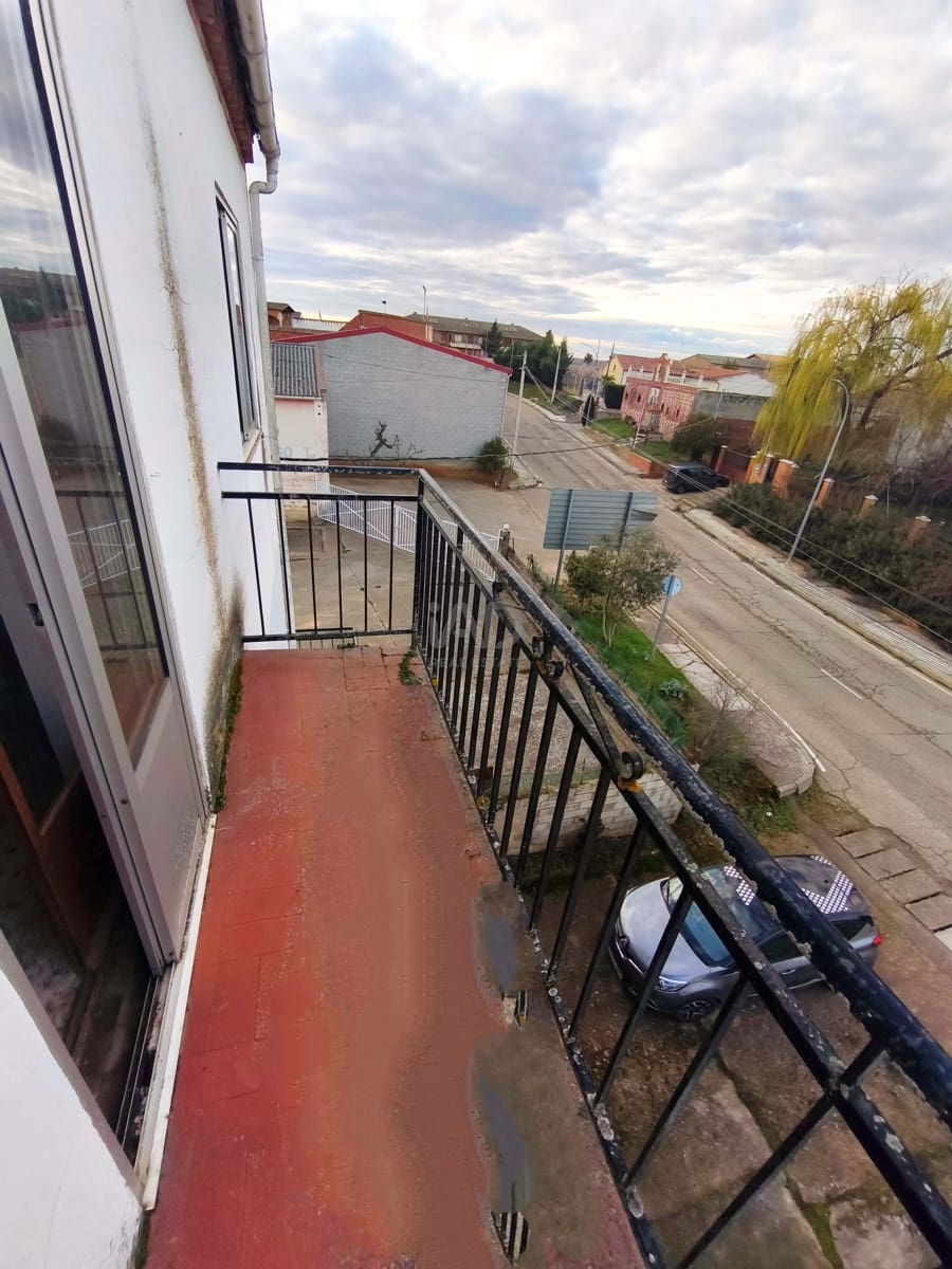 Kommersiell til salgs i Leon by - € 150 000 (Ref: 9988532)