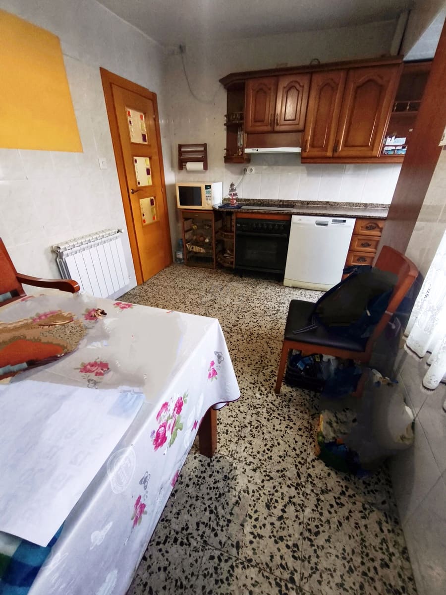 Kommersiell til salgs i Leon by - € 150 000 (Ref: 9988532)