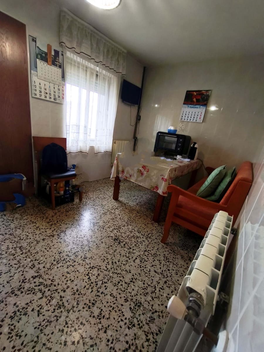 Kommersiell til salgs i Leon by - € 150 000 (Ref: 9988532)