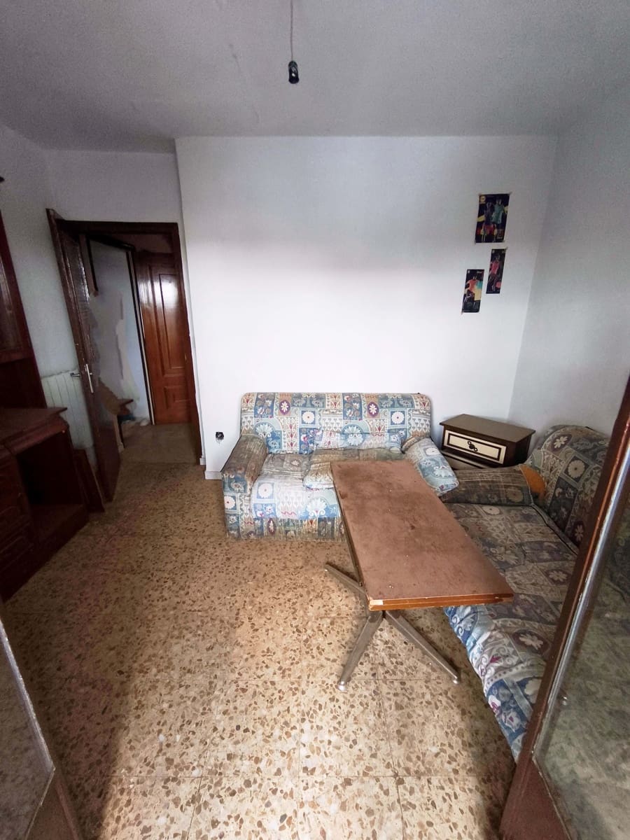 Kommersiell til salgs i Leon by - € 150 000 (Ref: 9988532)