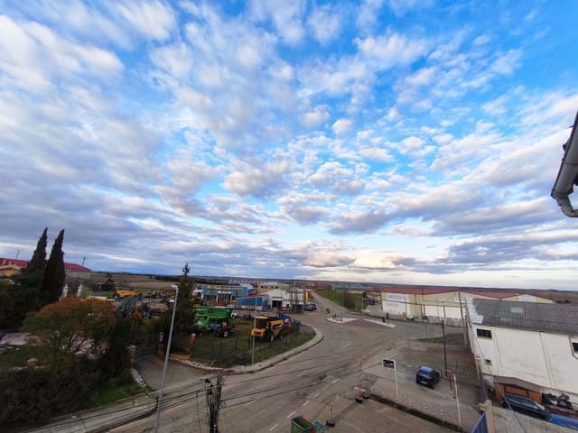 Kommersiell til salgs i Leon by - € 150 000 (Ref: 9988532)