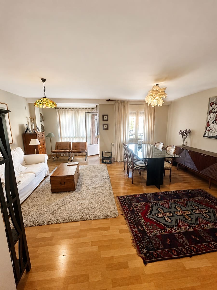 3 slaapkamer Appartement te koop in Leon stad - € 215.000 (Ref: 9988536)