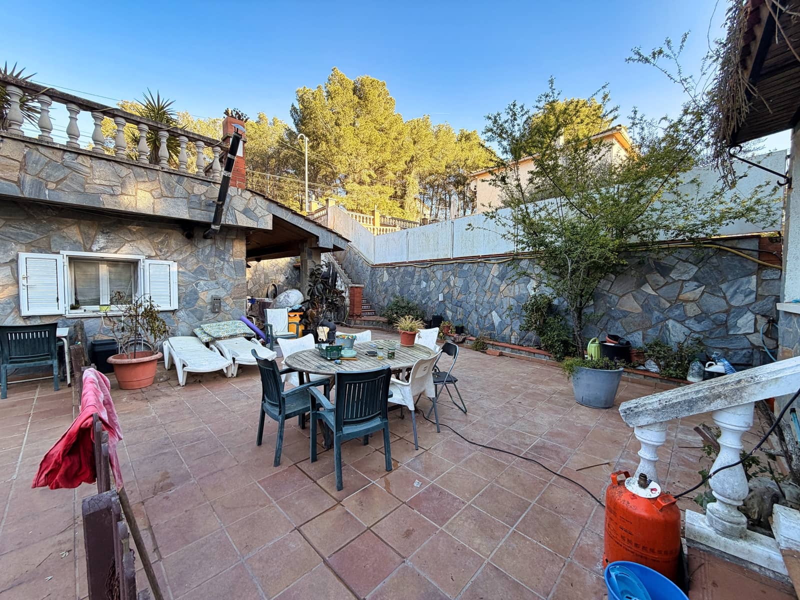 3 bedroom Townhouse for sale in Barcelona city with pool - € 240,000 (Ref: 9988543)