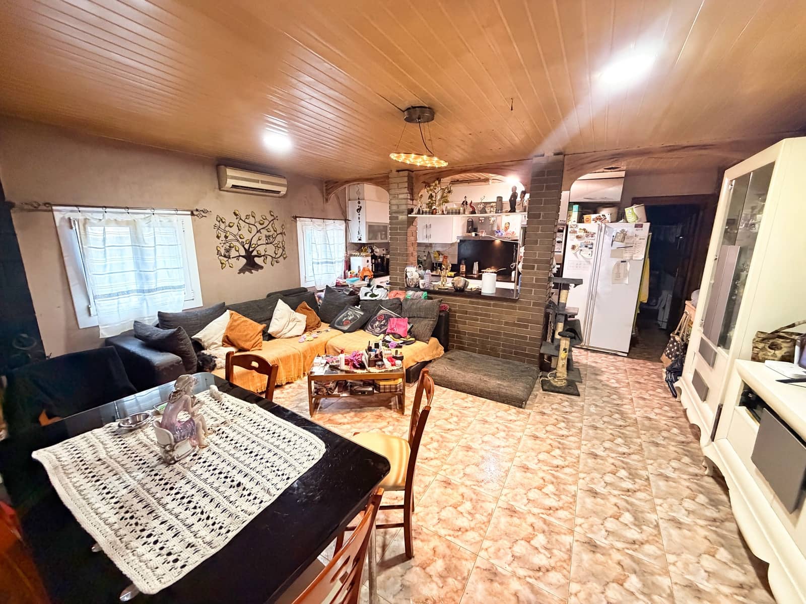 3 bedroom Townhouse for sale in Barcelona city with pool - € 240,000 (Ref: 9988543)