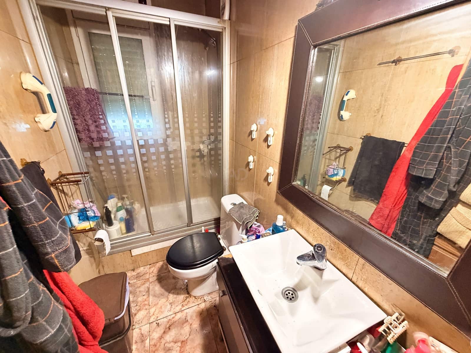 3 bedroom Townhouse for sale in Barcelona city with pool - € 240,000 (Ref: 9988543)