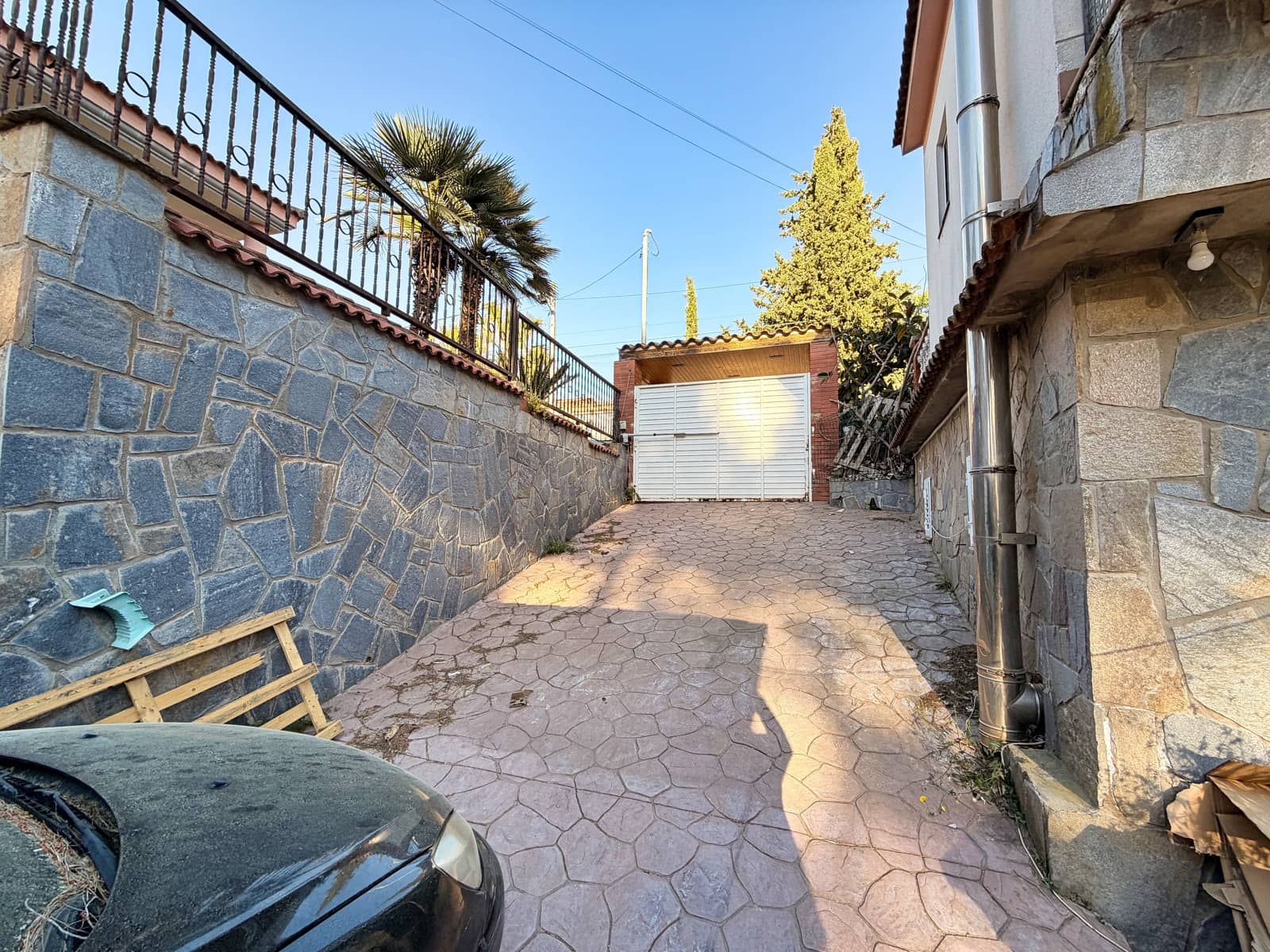 3 bedroom Townhouse for sale in Barcelona city with pool - € 240,000 (Ref: 9988543)