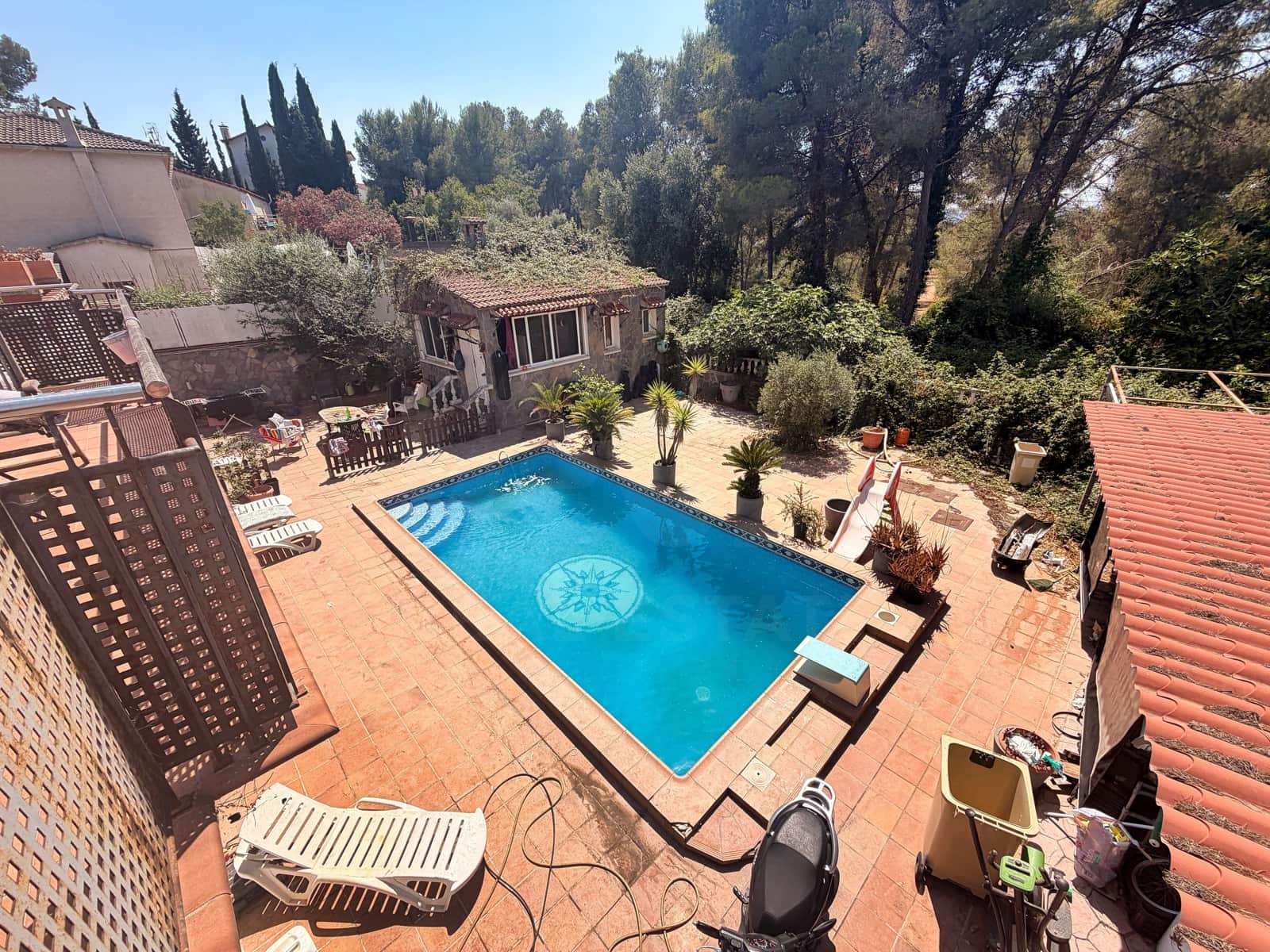 3 bedroom Townhouse for sale in Barcelona city with pool - € 240,000 (Ref: 9988543)