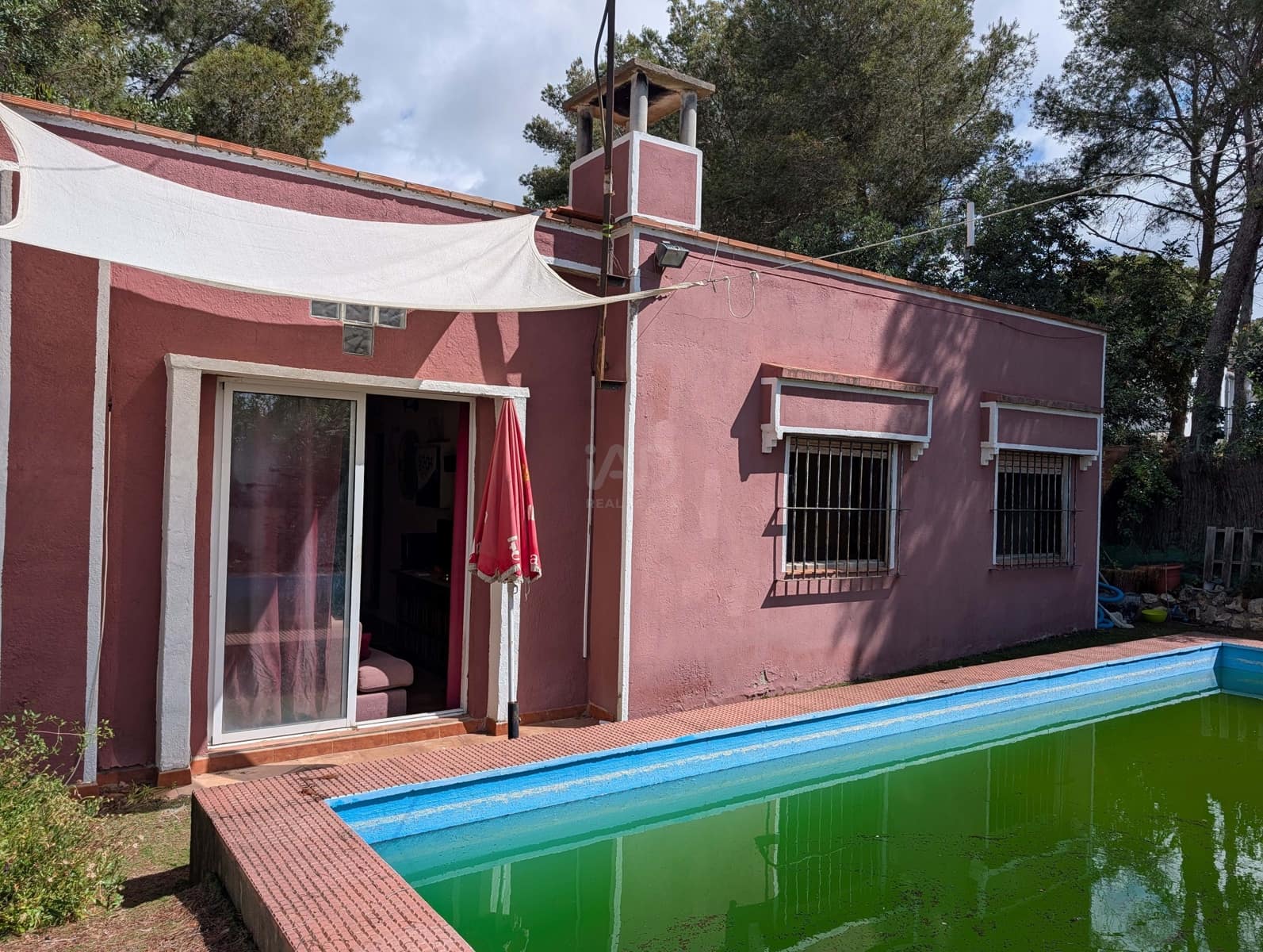 Casa de 3 habitaciones en Barcelona ciudad en venta con piscina garaje - 239.000 € (Ref: 9988547)