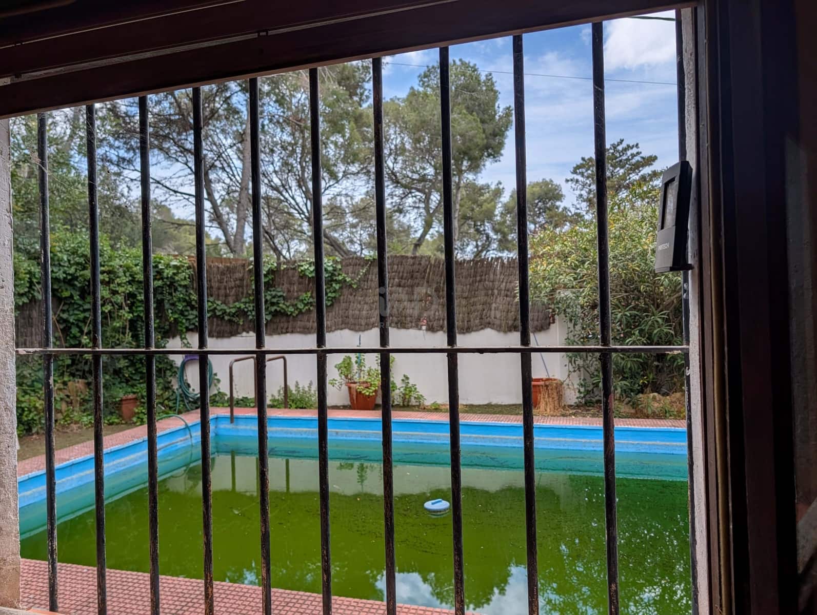 Casa de 3 habitaciones en Barcelona ciudad en venta con piscina garaje - 239.000 € (Ref: 9988547)