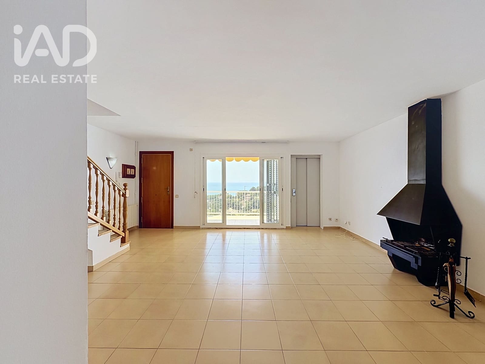 4 soverom Hus til salgs i Barcelona by med garasje - € 499 000 (Ref: 9988548)