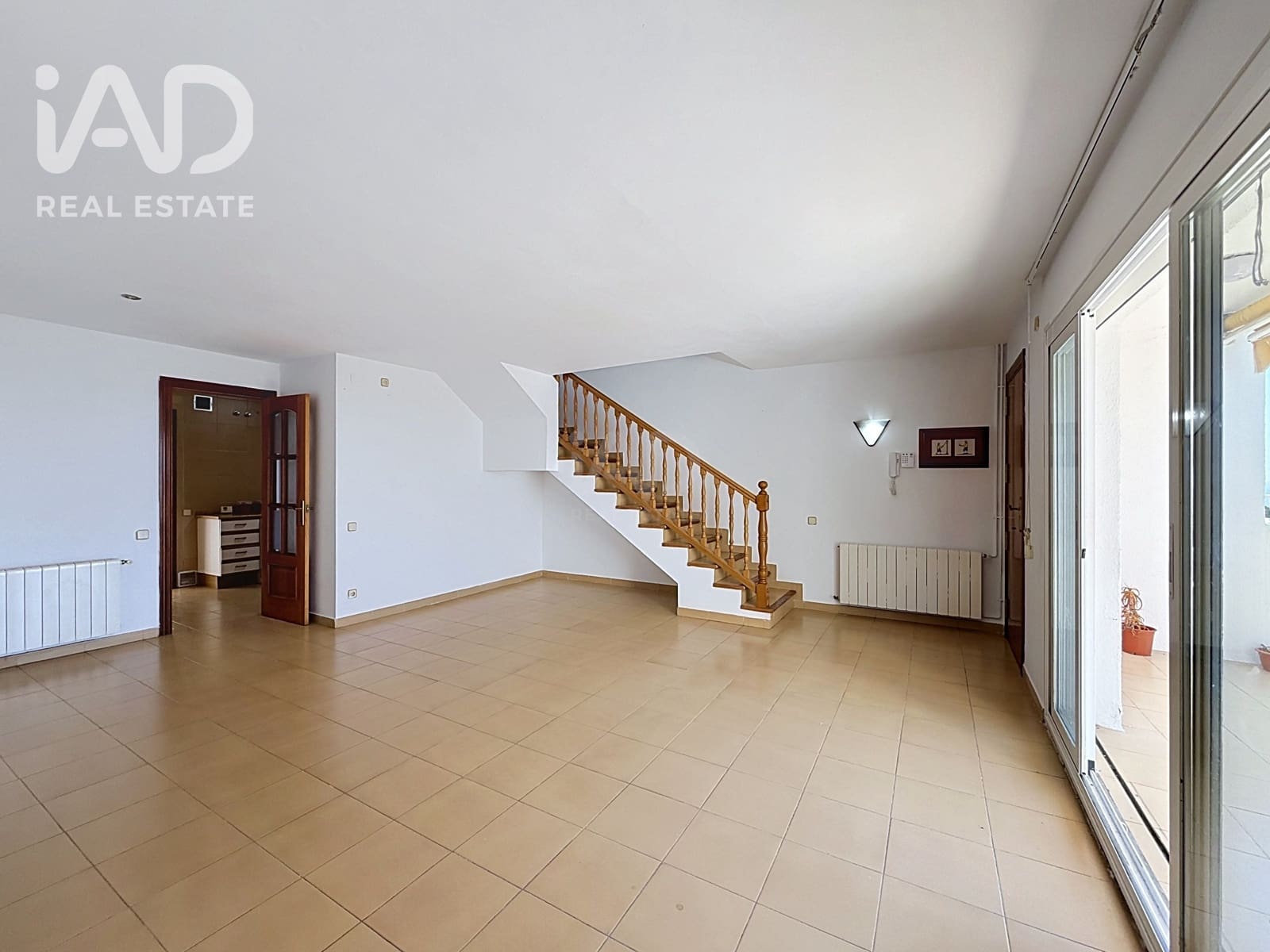 4 soverom Hus til salgs i Barcelona by med garasje - € 499 000 (Ref: 9988548)