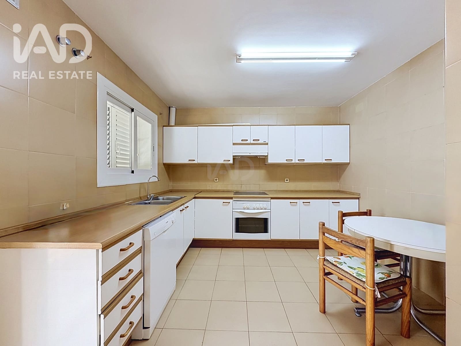 4 soverom Hus til salgs i Barcelona by med garasje - € 499 000 (Ref: 9988548)