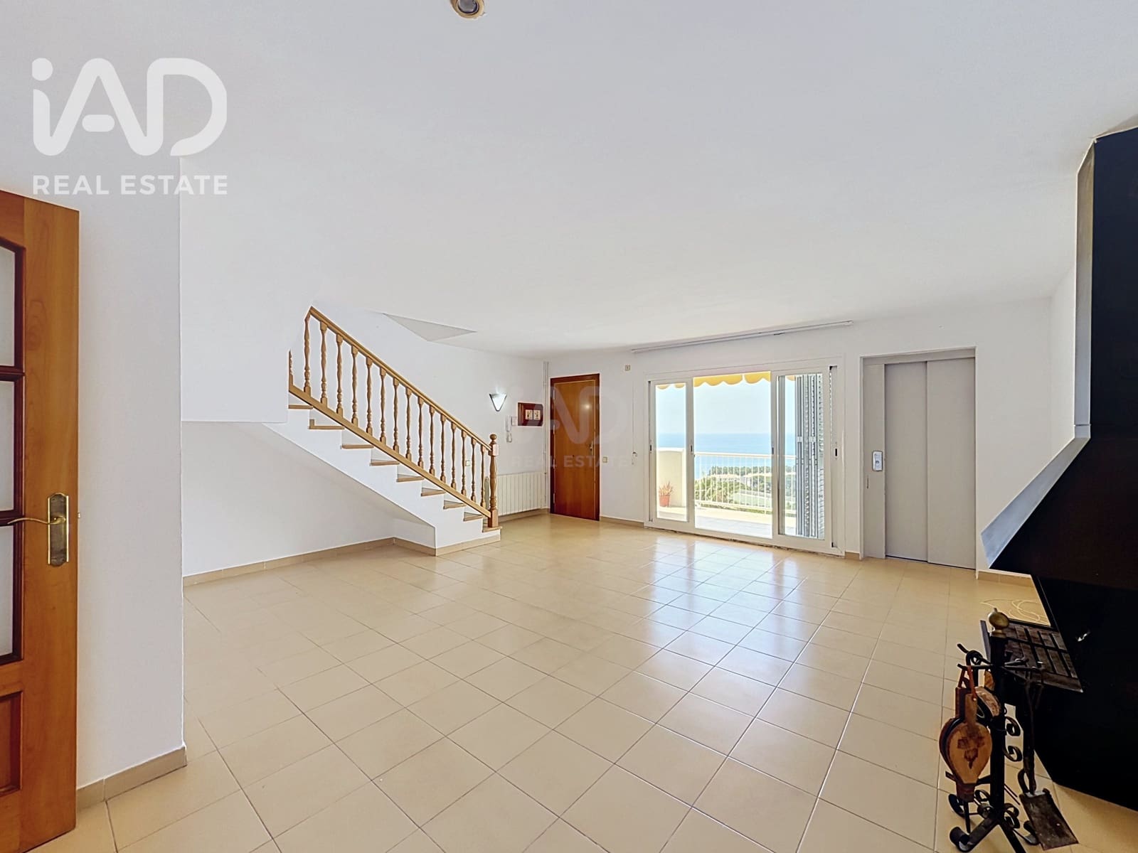 4 soverom Hus til salgs i Barcelona by med garasje - € 499 000 (Ref: 9988548)