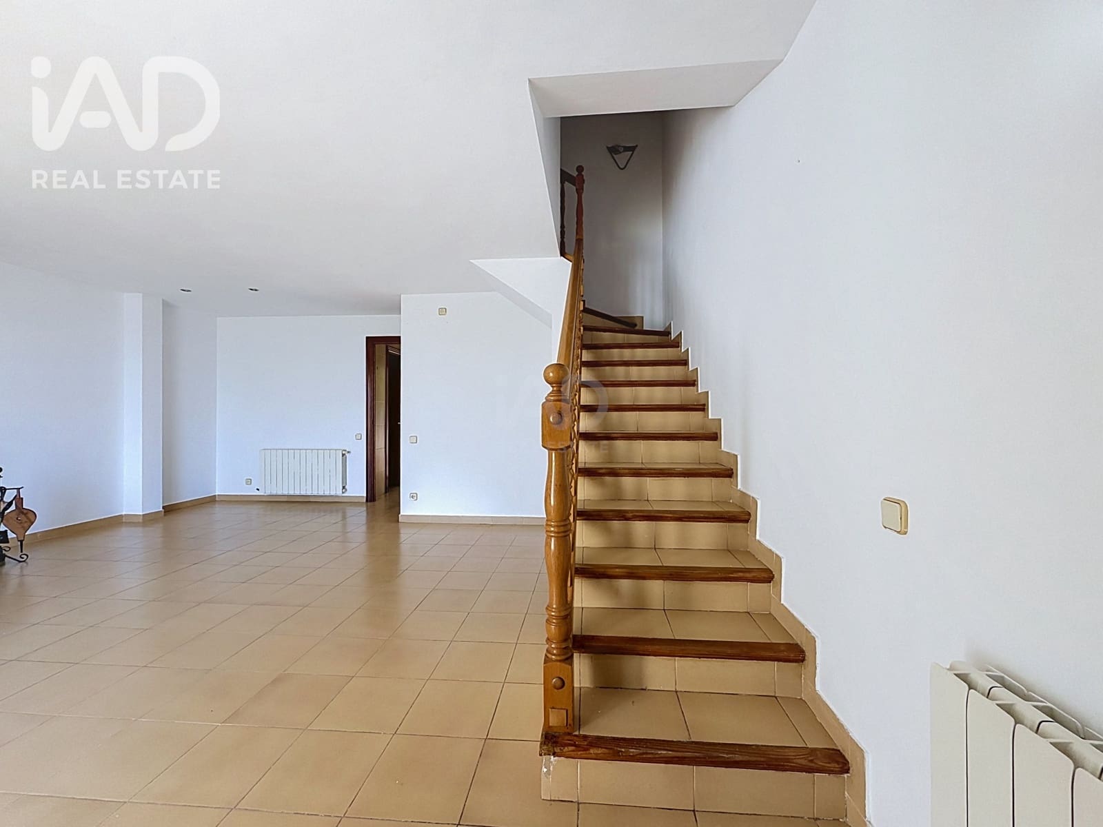 4 soverom Hus til salgs i Barcelona by med garasje - € 499 000 (Ref: 9988548)