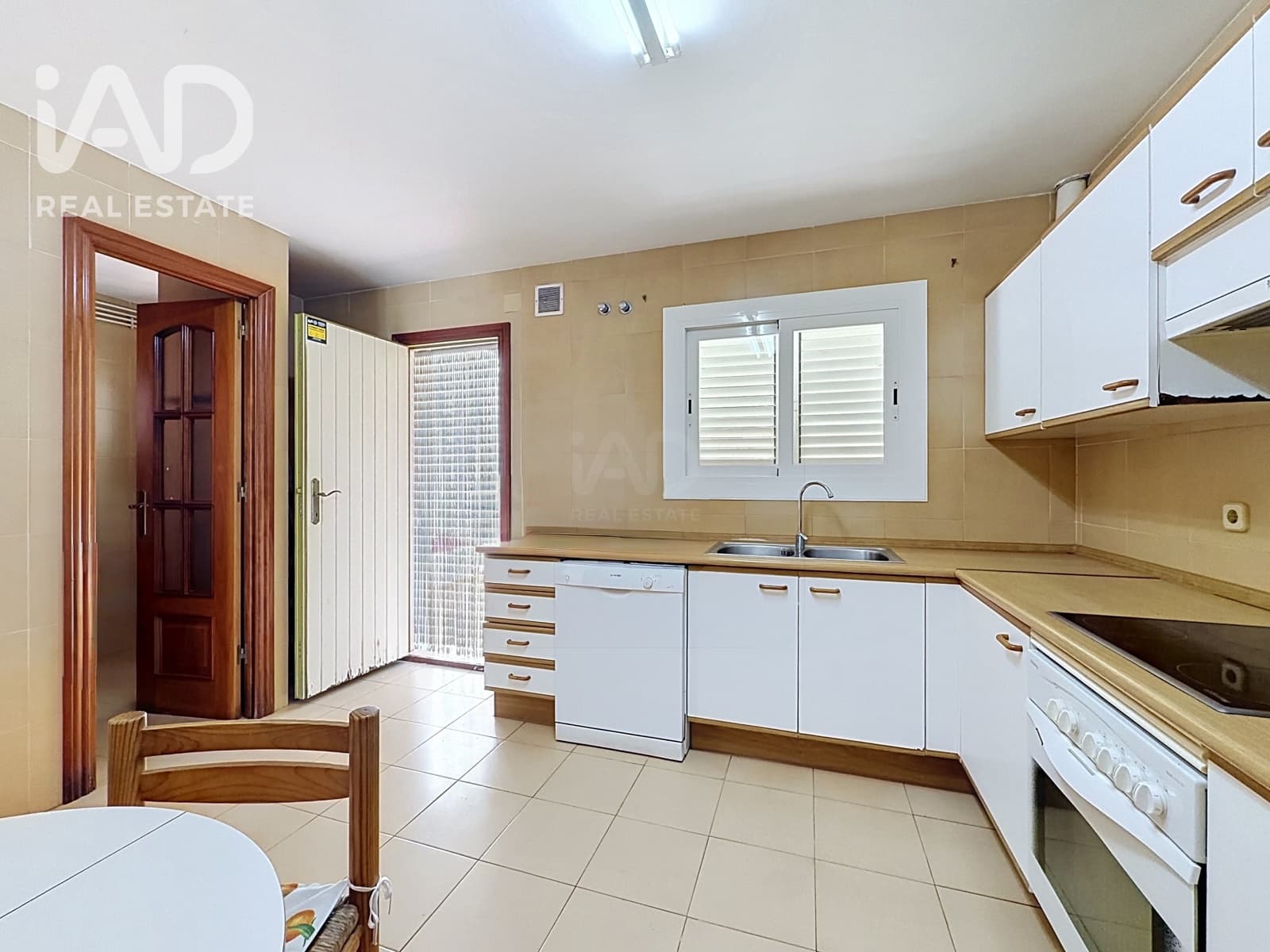 4 soverom Hus til salgs i Barcelona by med garasje - € 499 000 (Ref: 9988548)