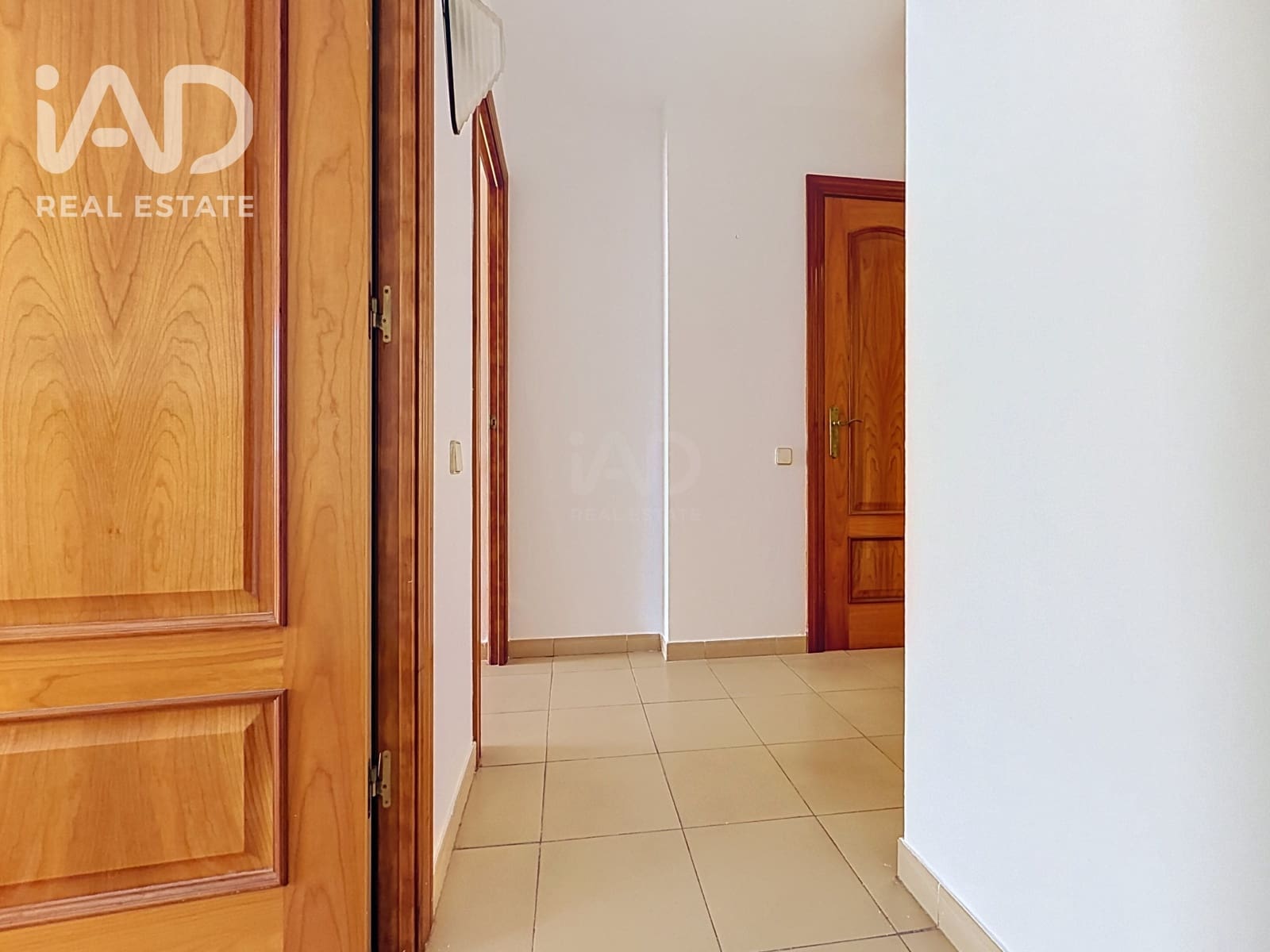 4 soverom Hus til salgs i Barcelona by med garasje - € 499 000 (Ref: 9988548)
