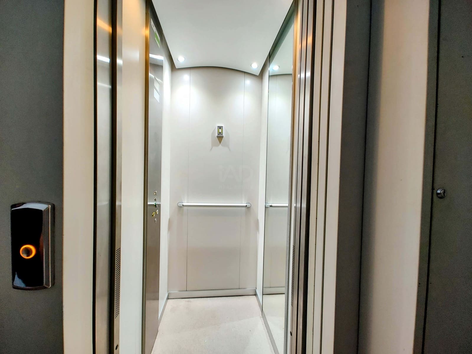 4 soverom Hus til salgs i Barcelona by med garasje - € 499 000 (Ref: 9988548)
