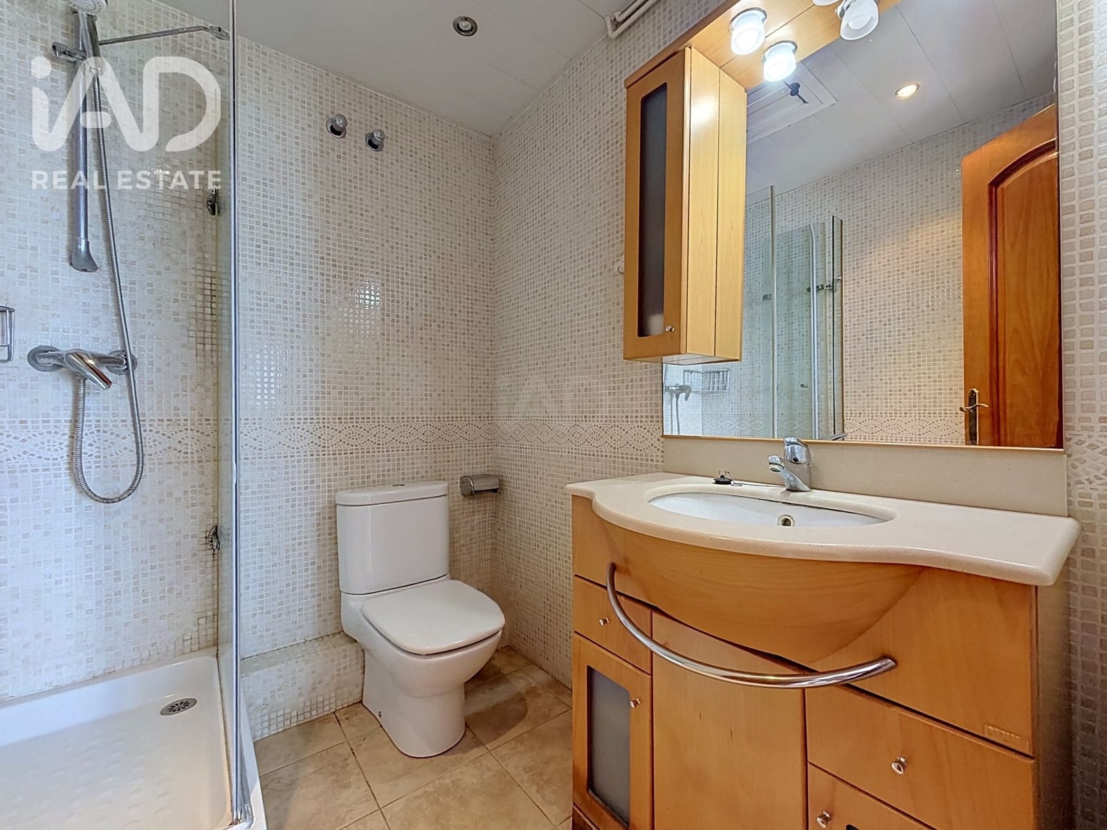 4 soverom Hus til salgs i Barcelona by med garasje - € 499 000 (Ref: 9988548)
