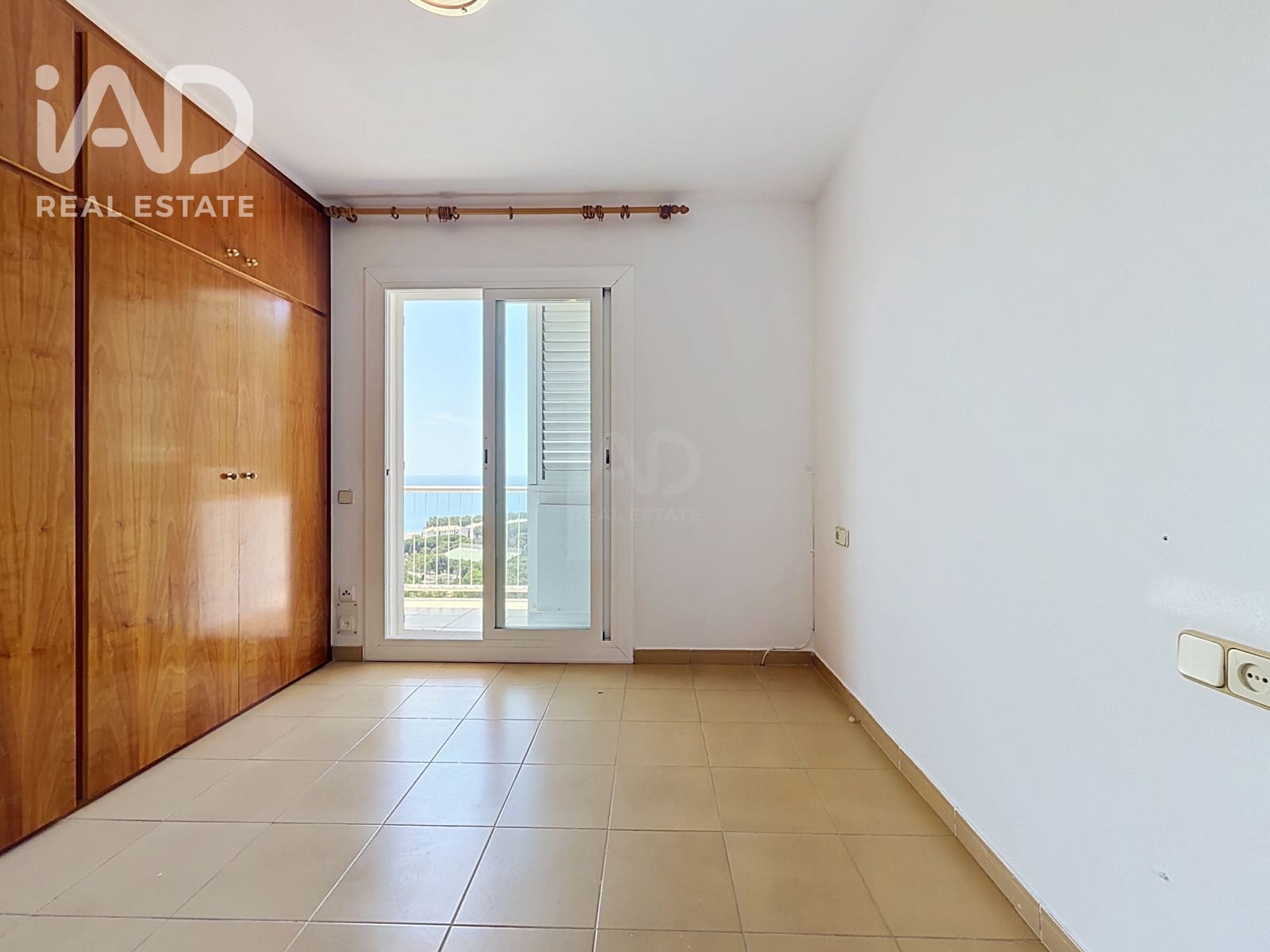 4 soverom Hus til salgs i Barcelona by med garasje - € 499 000 (Ref: 9988548)