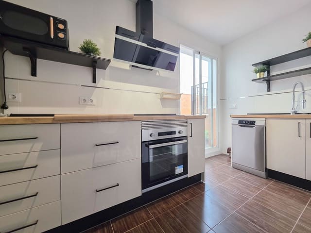 4 soverom Rekkehus til salgs i Córdoba by med garasje - € 160 000 (Ref: 9988549)