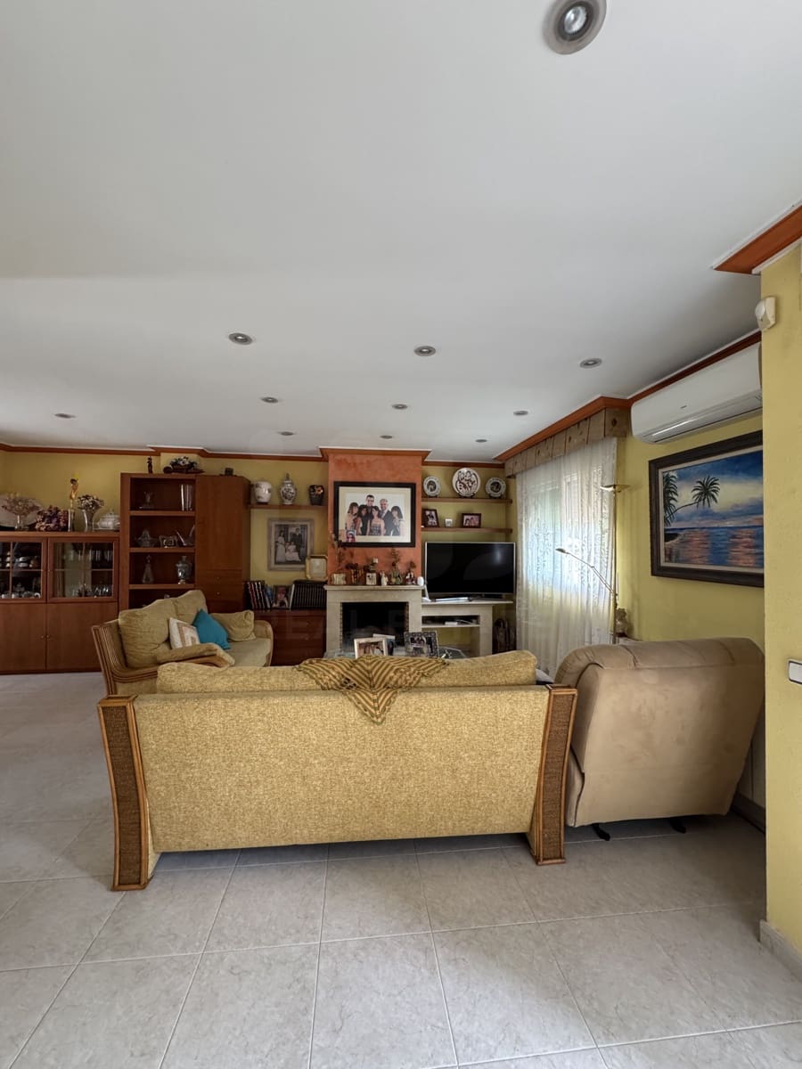 3 soverom Hus til salgs i Barcelona by med garasje - € 695 000 (Ref: 9988551)