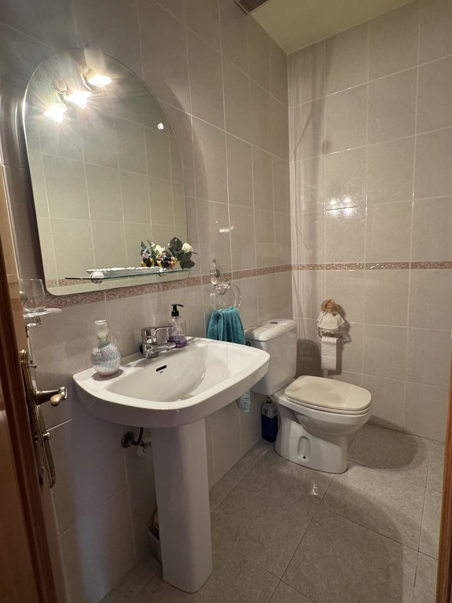 3 soverom Hus til salgs i Barcelona by med garasje - € 695 000 (Ref: 9988551)